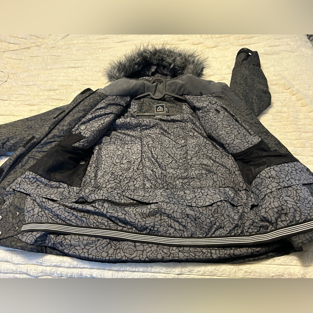 Black Mountain Women’s Coat - Picture 8 of 11
